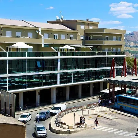 Del Centro فندق مبيت وإفطار